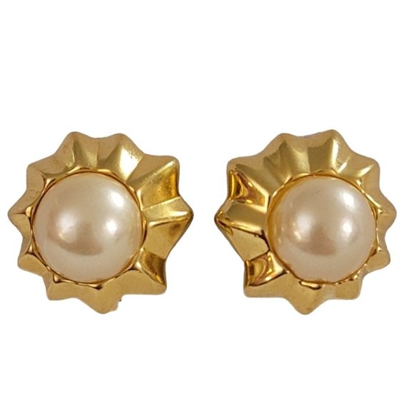 Trifari Crown Over T Gold Tone Starburst Center Faux Pearl Clip On Earrings K992 - Picture 1 of 11